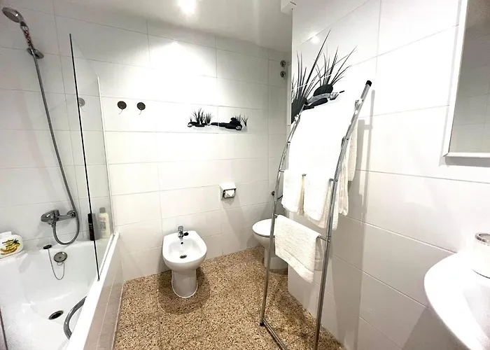 Escondite Con Terraza Compartida En La Azotea
