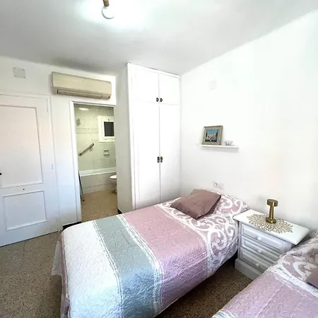 Escondite Con Terraza Compartida En La Azotea Roses