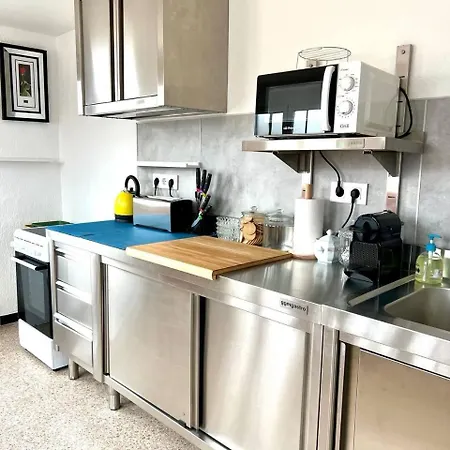 Escondite Con Terraza Compartida En La Azotea