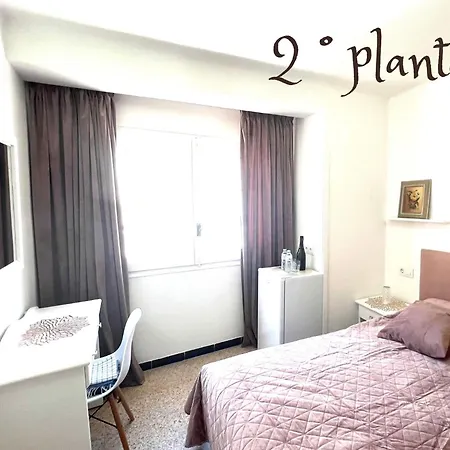 Escondite Con Terraza Compartida En La Azotea Roses