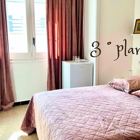 Escondite Con Terraza Compartida En La Azotea Gasthuis Roses