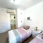 Escondite Con Terraza Compartida En La Azotea Roses