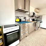 Escondite Con Terraza Compartida En La Azotea Roses