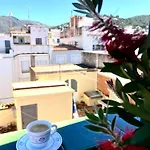 Guest house Escondite Con Terraza Compartida En La Azotea Roses