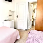 Escondite Con Terraza Compartida En La Azotea 3* Roses